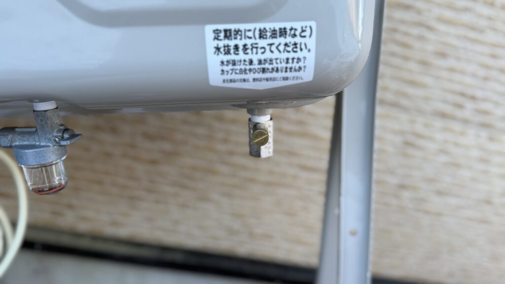 石油タンクへコックの取り付け